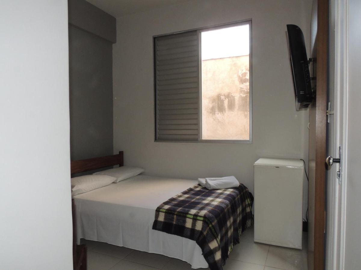 Economy 888 - Proximo A Praca Da Estacao E Rodoviaria Hotel 2*