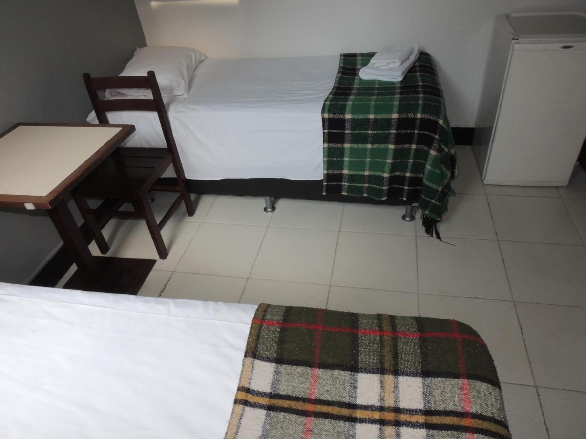 Economy 888 - Próximo A Praça Da Estação E Rodoviária Hotel 2*