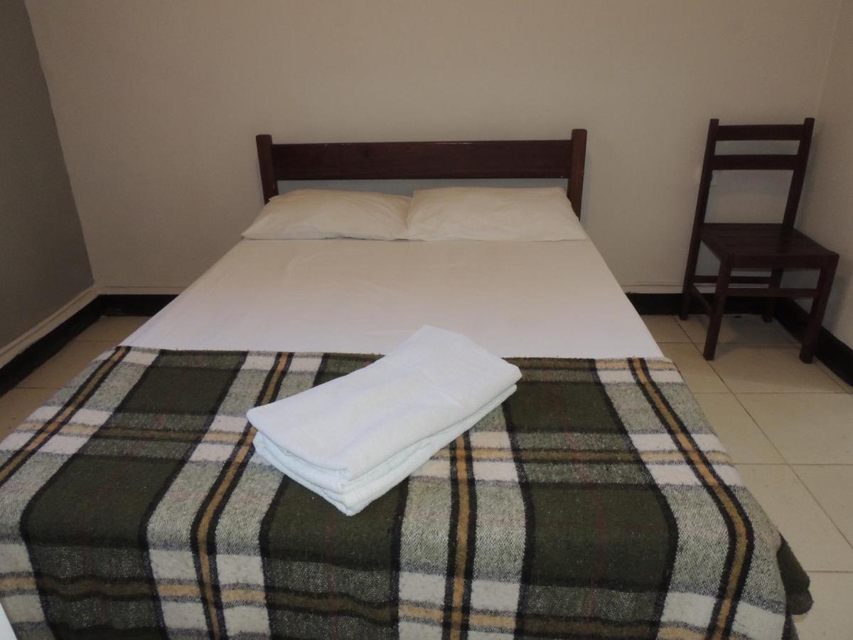 Economy 888 - Próximo A Praça Da Estação E Rodoviária Hotel 2*